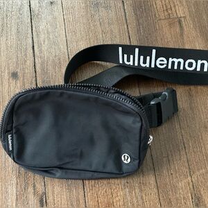 Lululemon Everywhere Belt Bag